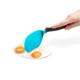DREAMFARM Pfannenwender Chopula, flexible silicone spatula for flipping and serving cookware, black handle, durable kitchen tool.