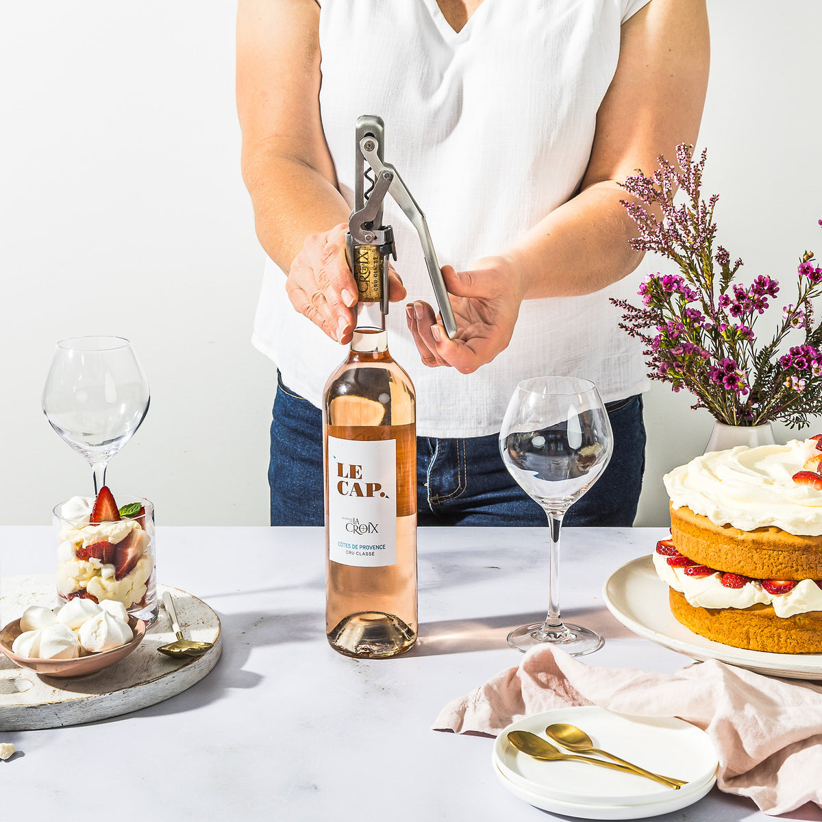 DREAMFARM stainless steel corkscrew with 17.5 cm length, designed for opening wine bottles.