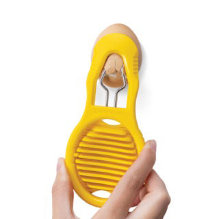 Yellow DREAMFARM Eierschneider egg slicer with 7.2 cm blade, showcasing its compact design for easy egg slicing.