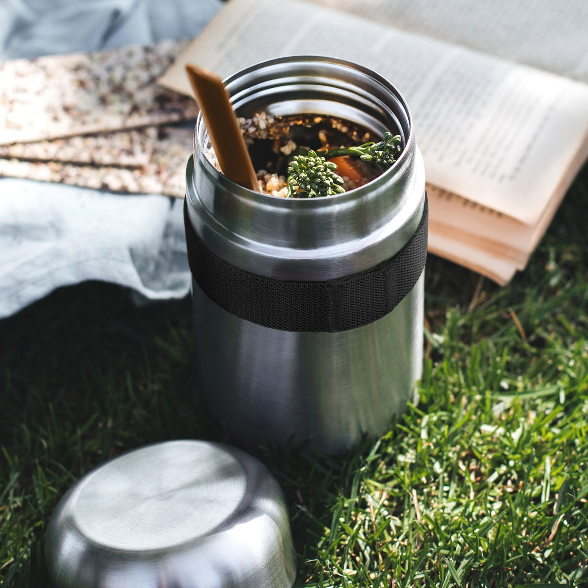 BLACK+BLUM orange food flask with a sleek lunchbecher design, perfect for carrying meals on the go.
