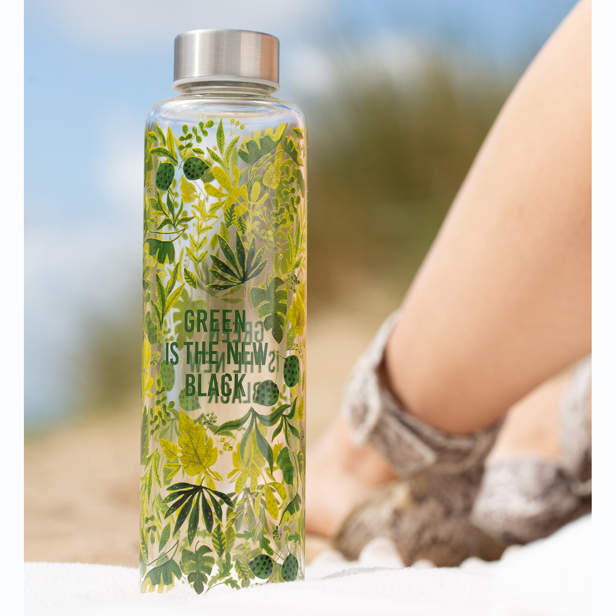 Glass green water bottle from Typhoon, 600 ml PURE | GREEN Trinkflasche with a clear, eco-friendly design and screw-top lid.