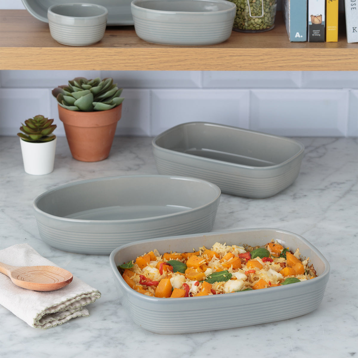 William Mason Mason Cash large oval gray casserole dish, 1.4-liter ceramic baking dish with handles, oven-safe and durable.