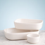 William Mason Mason Cash small rectangular baking dish in 1.4-liter size, available in two colors, with a durable ceramic finish.