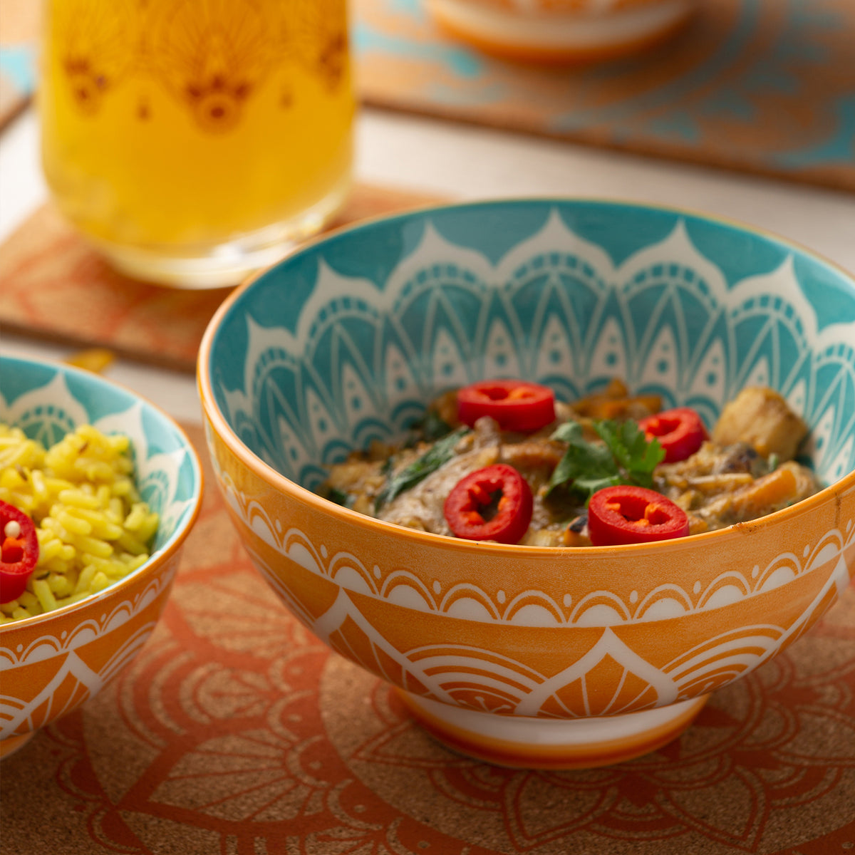 Typhoon Worlds Foods India Schale in three sizes, colorful ceramic bowls with traditional Indian patterns.