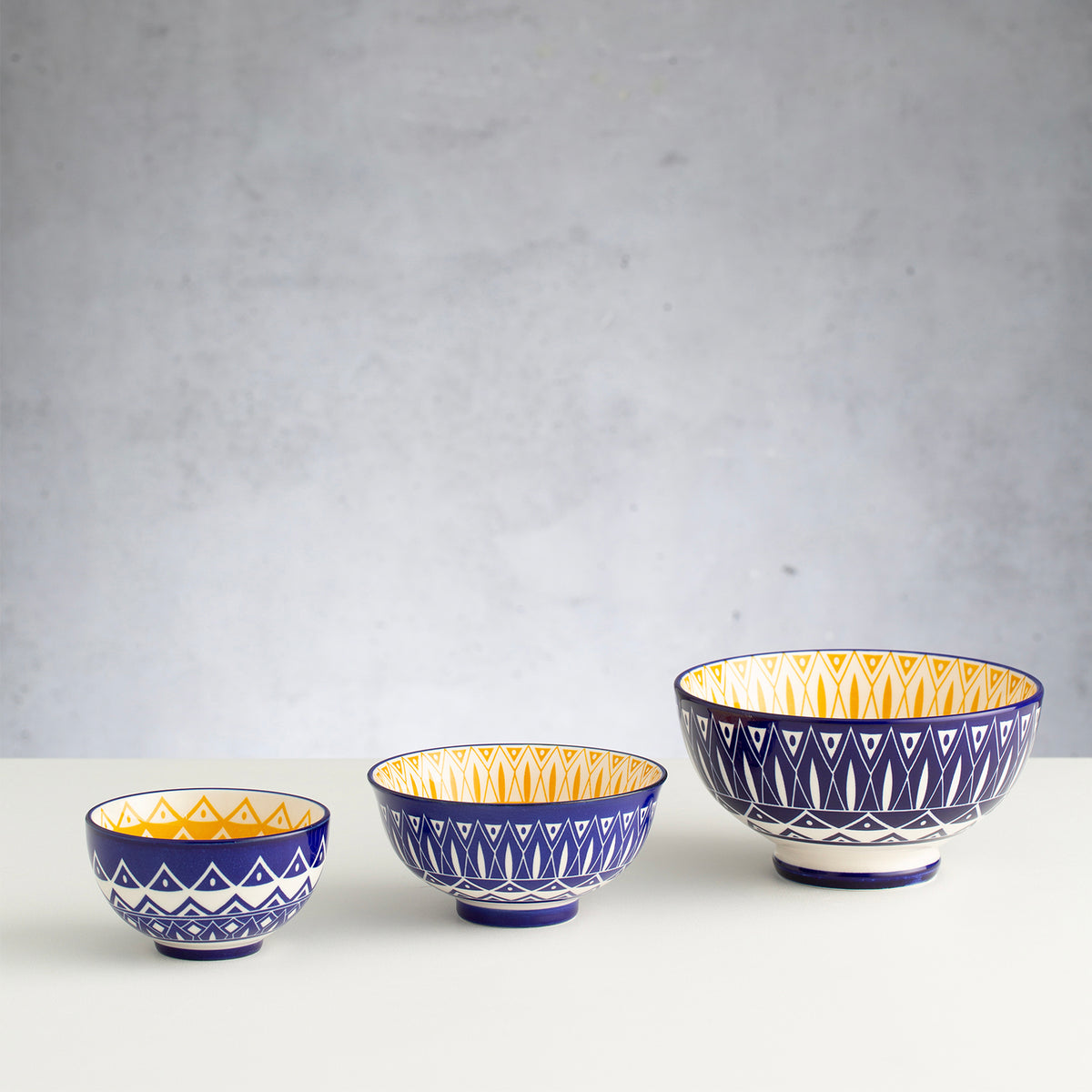 Typhoon Worlds Foods Tunis Schale in three sizes, ceramic bowls with colorful, traditional Tunisian design and intricate patterns.