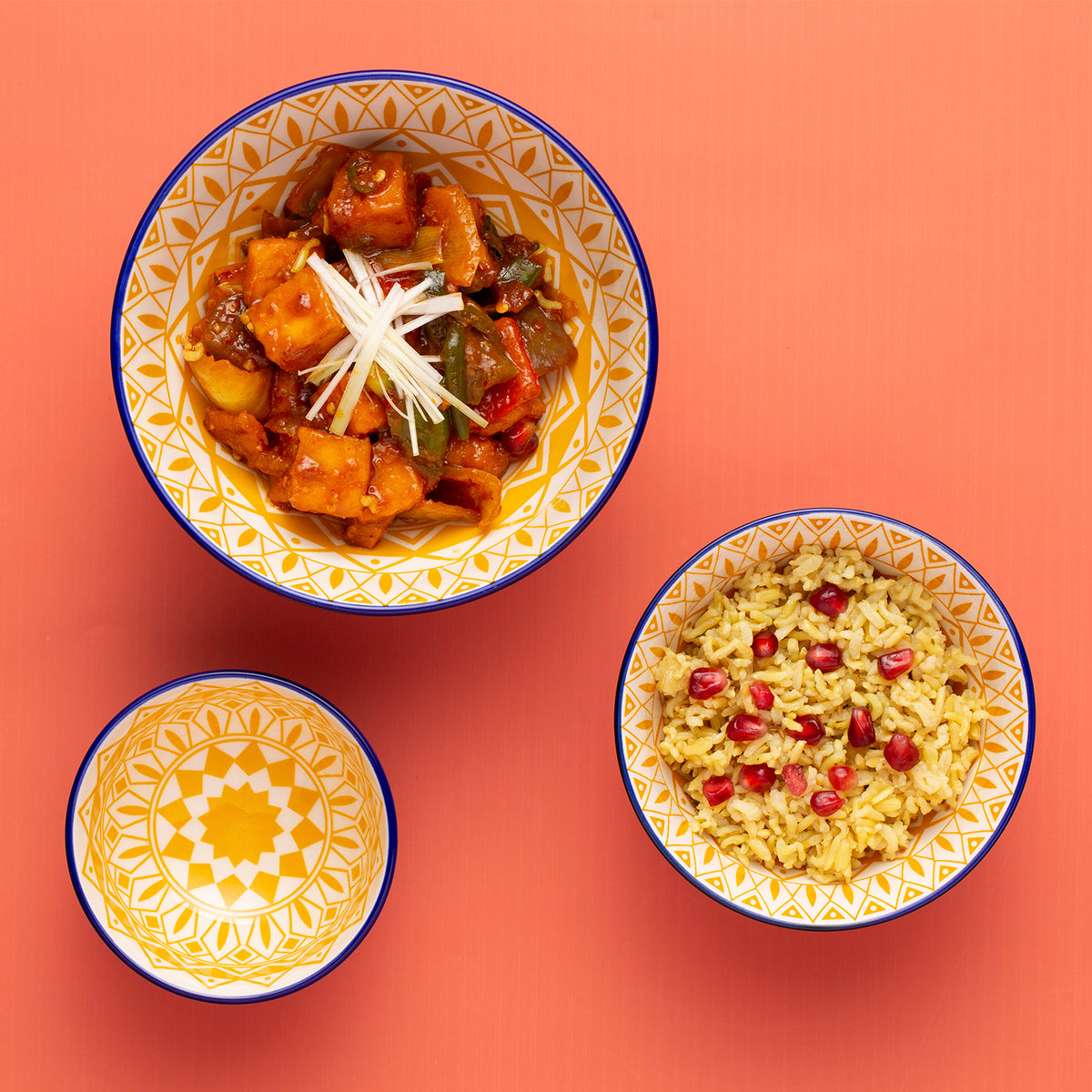 Typhoon Worlds Foods Tunis Schale bowl in three sizes, ceramic with colorful traditional design, displayed on a neutral background.