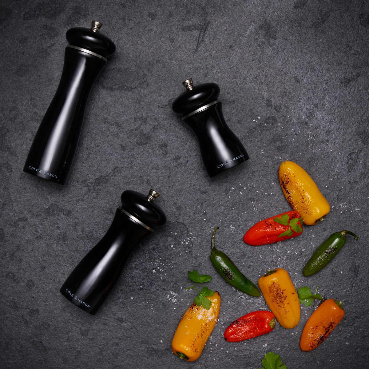 Cole & Mason Holz-Mühle SHERWOOD salt mill with wooden finish and adjustable grinder for fresh sea salt.