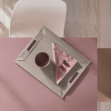 FREEFORM DUO tablett in white and taupe, featuring a modern rectangular design with raised edges and smooth finish.