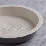 Mason Cash 29cm ceramic Kuchen-Auflaufform with a classic design, ideal for baking and serving casseroles and baked dishes.